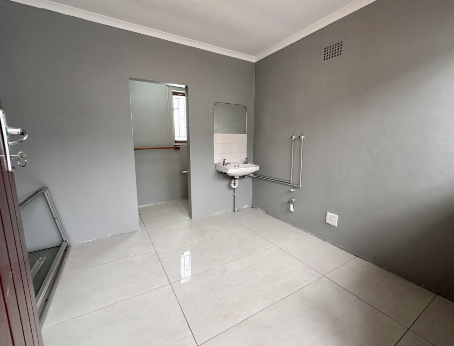 4 Bedroom Property for Sale in Bloubergrant Western Cape
